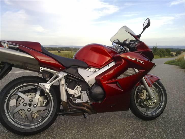 Honda VFR 800A billede 16