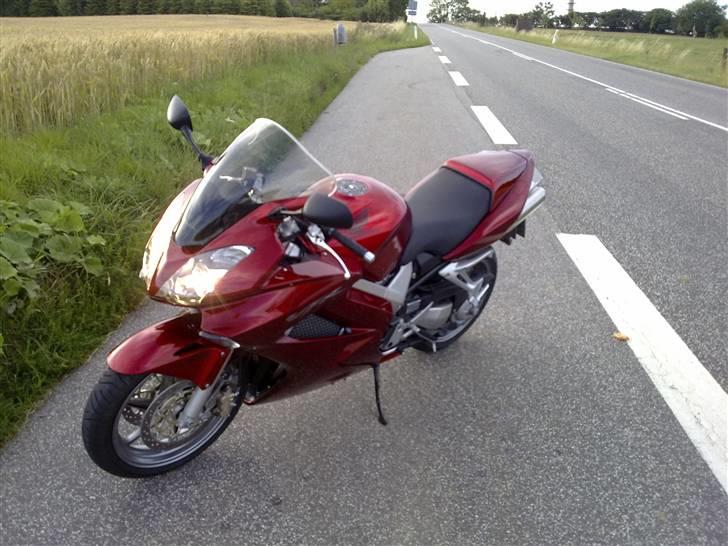 Honda VFR 800A - Her med det nye bobleglas billede 15