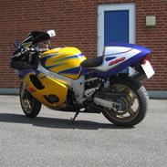 Suzuki GSXr 600 Corona