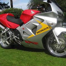 Honda vfr 800
