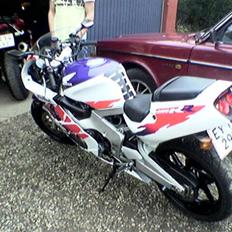 Honda cbr 400rr