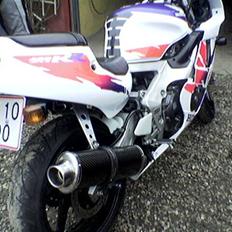 Honda cbr 400rr
