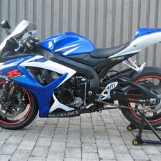 Suzuki Gsx-R 750 K7 "Hot bodies"