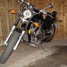 Suzuki Intruder VS 700 **SOLGT**