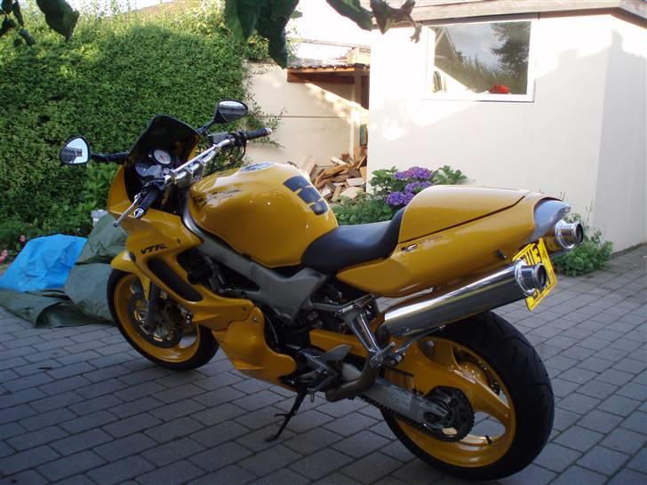 Honda vtr firestorm til salg billede 11
