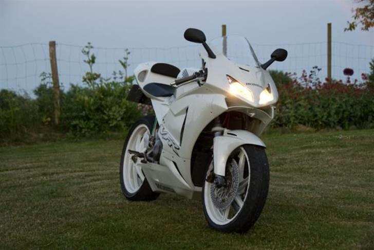 Honda VFR400 - Foto: Aarfeldt billede 2