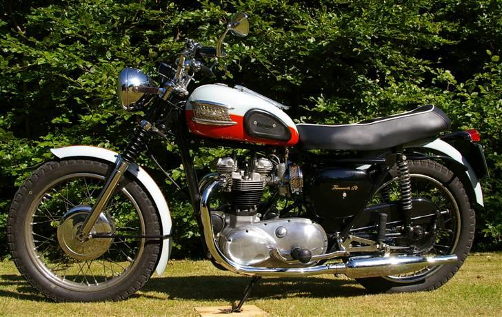 Triumph bonneville T120 - Sommeren 2008 Før den fik nye hjul  billede 8