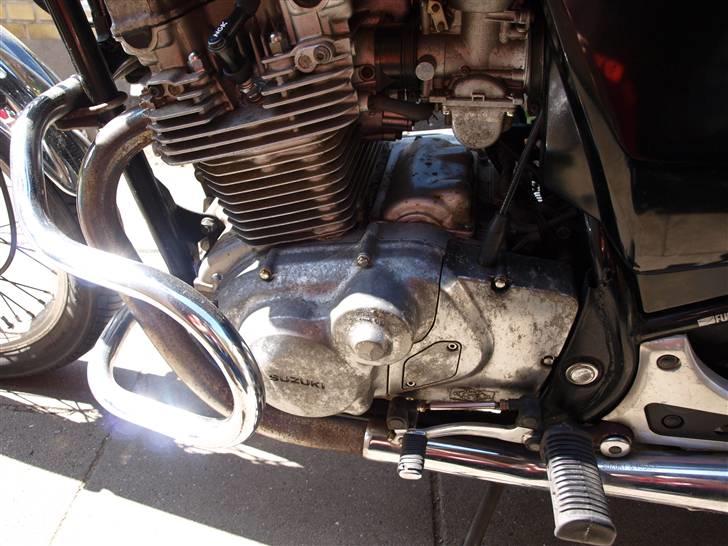 Suzuki GR 650 *solgt* - Hvordan får jeg gjort sådan en motor pæn? billede 7
