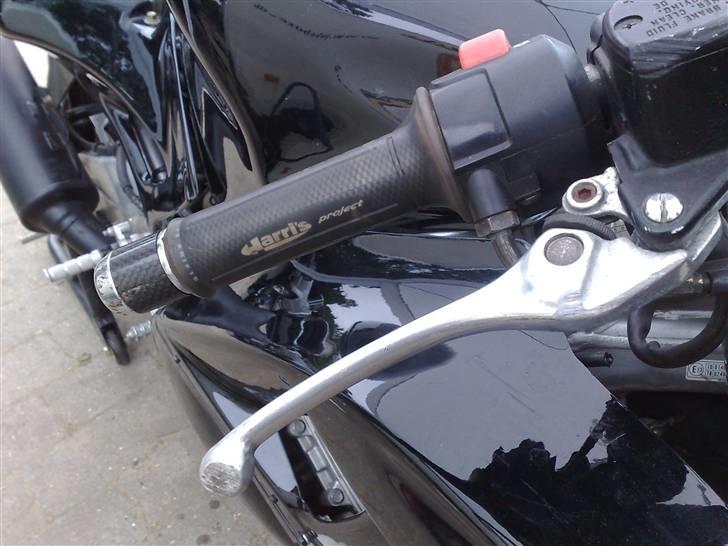 Honda CBR 600 F3 (Baneracer) SOLGT - Diverse ridser...Tja, den tidligere ejer har haft den på en "rutche-tur" billede 2