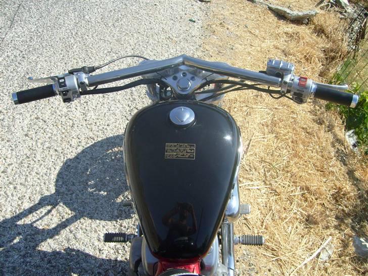 Honda VT 600 UNDER CONSTRUCTION (Tidligere MC) - Mit hjemmelavede styr er ikke helt tosset til den brede bro billede 3