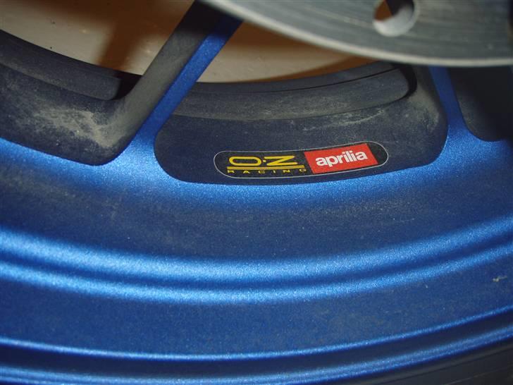 Aprilia rsv 1000 Factory SOLGT ! billede 3