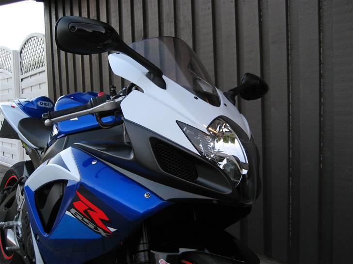 Suzuki Gsx-R 750 K7 "Hot bodies" - Jah så skete det, klister mærket røg af... Første jeg har set gjort...D. 12-8-2009 billede 1