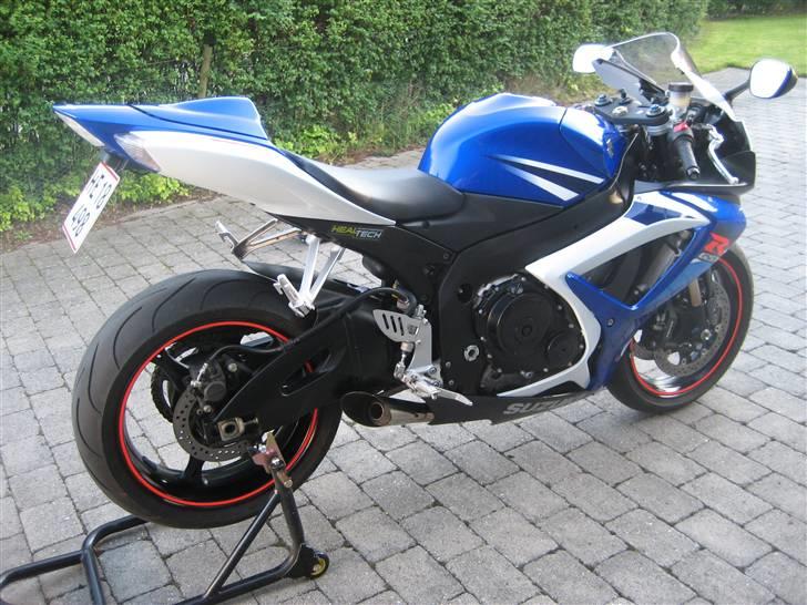 Suzuki Gsx-R 750 K7 "Hot bodies" billede 3