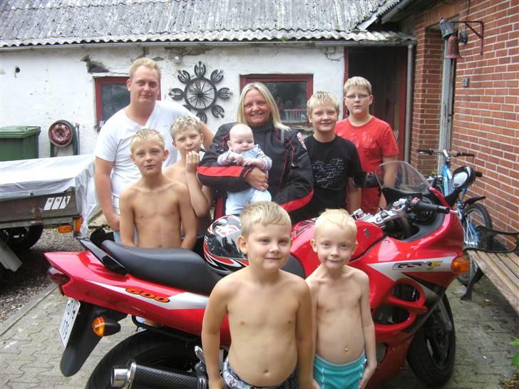Suzuki SV1000S - Næsten alle mine børn + min dejlige kone billede 13