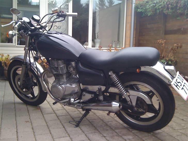 Honda CM 400 T  "Solgt" - nymalet og poleret billede 1