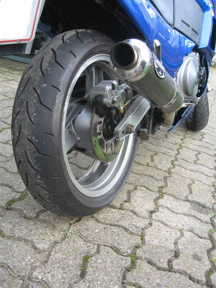 Kawasaki GPX 600R - Mit nye baghjul 4.5" x17 billede 6