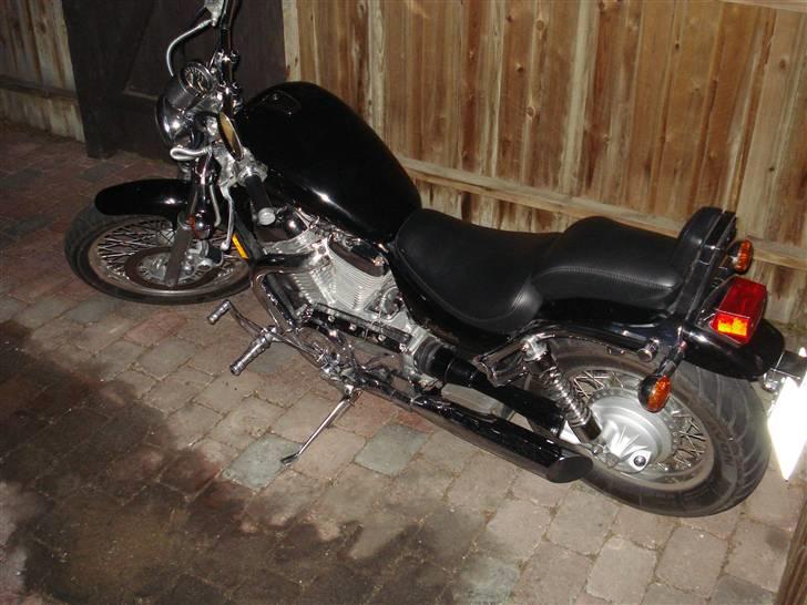 Suzuki Intruder VS 700 **SOLGT** - DET er nu en pæn gammel dame billede 4