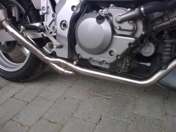 Suzuki Sv650s (TOTALSKADET) - Pudset op med autosol og en god gang tålmodighed :o) billede 7