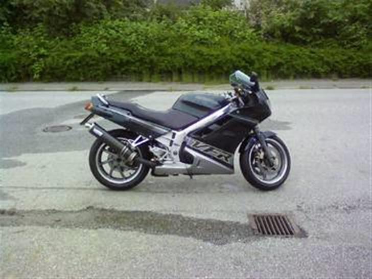 Honda VFR 750 F - RC 36 *SOLGT* - Nu med spejle... billede 6