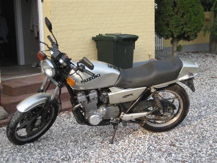Suzuki gsx400f kantana soldt - så er den nymalet billede 1