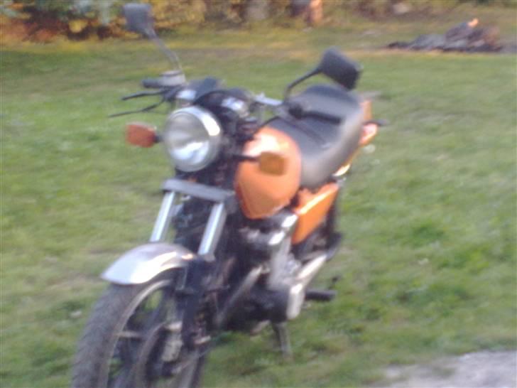 Suzuki gsx400f kantana soldt billede 3