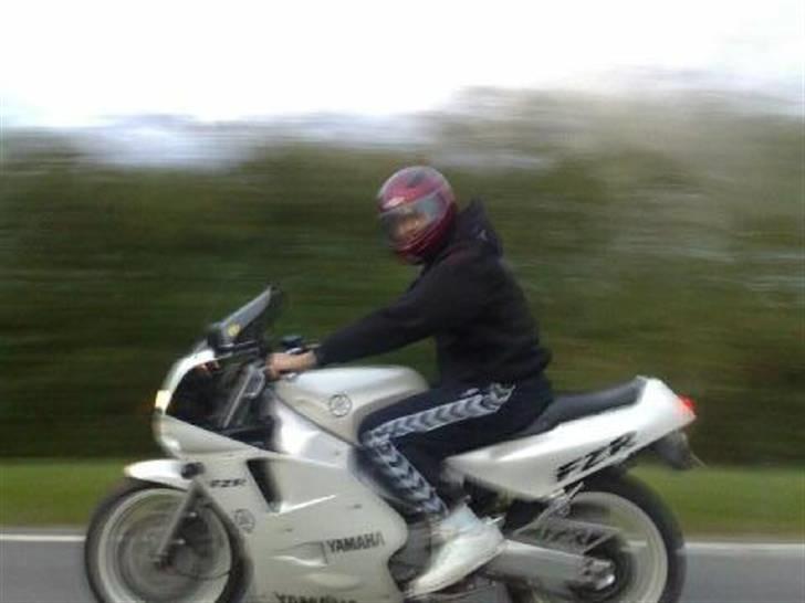 Yamaha FZR 1000 Exup TILSALG billede 2