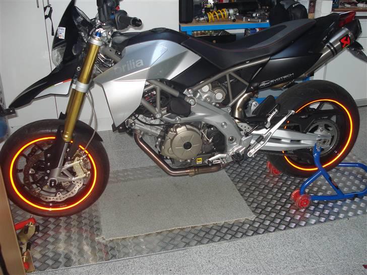 Aprilia Dorsoduro - Reflex rimtape billede 2