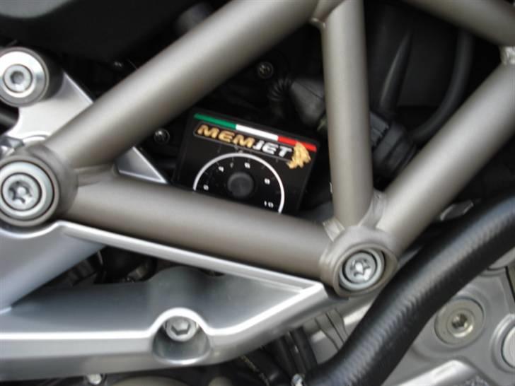 Aprilia Dorsoduro billede 5