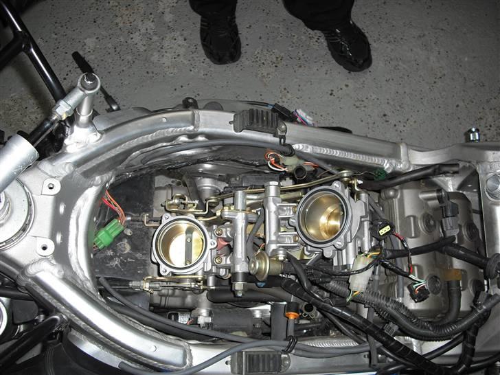 Suzuki TL 1000 R - Nye tændrør udskiftes. Luftfilter osv. billede 10