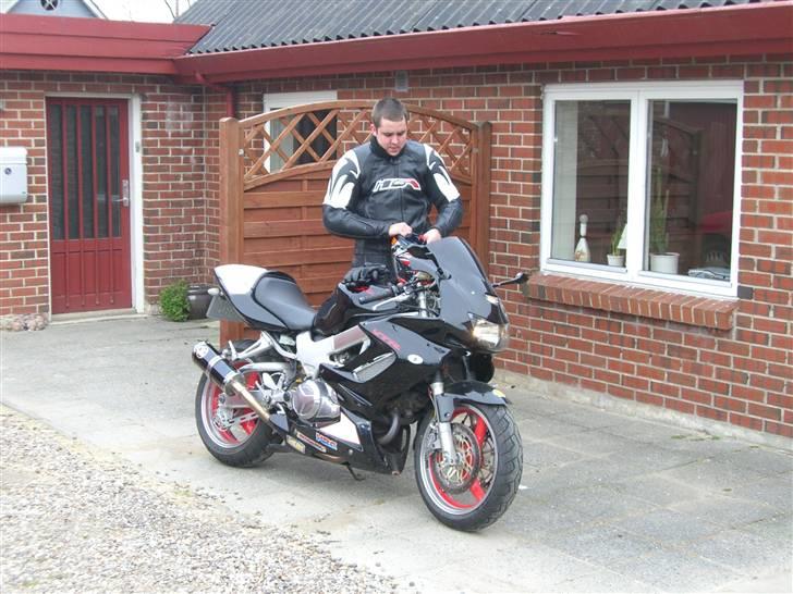 Honda VTR 1ooo Firestorm - På med hatten og så afsted :) billede 8