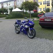 Yamaha R6