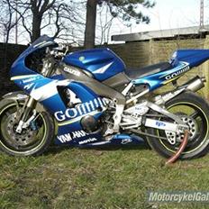Yamaha R1