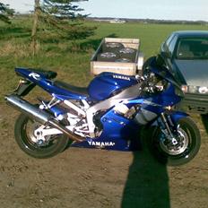 Yamaha yzf R1
