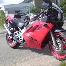 Suzuki GSXR-400R