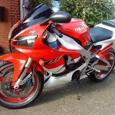 Yamaha R1 Solgt
