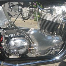 Norton 750 kompressor