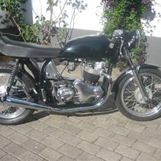 Norton 750 kompressor