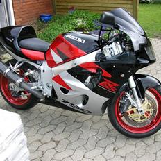 Suzuki gsxr 750 srad solgt