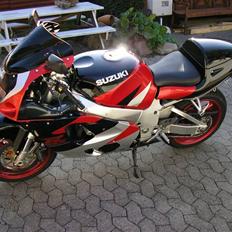 Suzuki gsxr 750 srad solgt