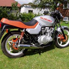 Suzuki gs 550 katana