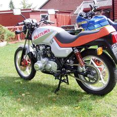 Suzuki gs 550 katana