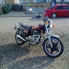 Honda cm 400 t 