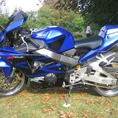 Honda cbr 900 rr fireblade