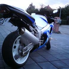 Suzuki gsx r 1000 k1