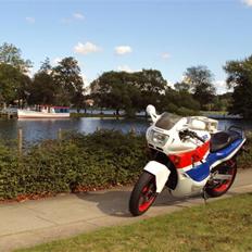 Honda cbr 600 f1 solgt)