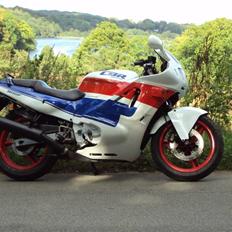 Honda cbr 600 f1 solgt)