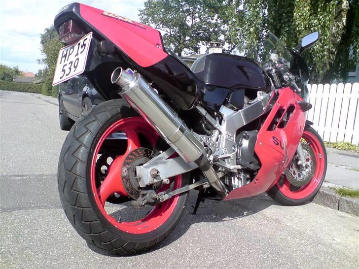 Suzuki GSXR-400R billede 1