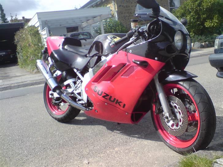 Suzuki GSXR-400R billede 3