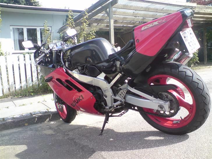 Suzuki GSXR-400R billede 5