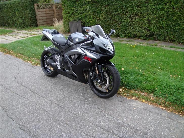 Suzuki GSXR 750 K7 GIXXER billede 2